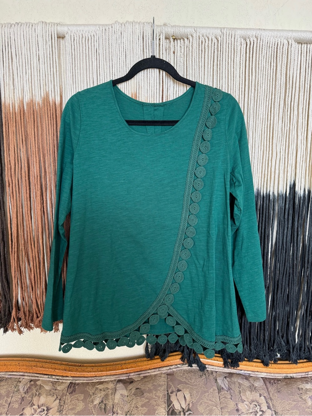 Green long sleeve top; excellent condition